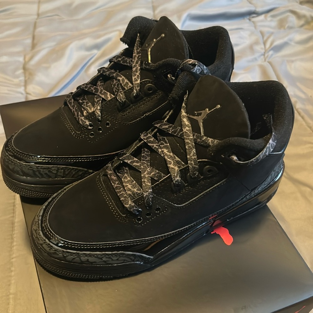 Air Jordan retro 3 
Size:5.5 (GS)
New condition!!!